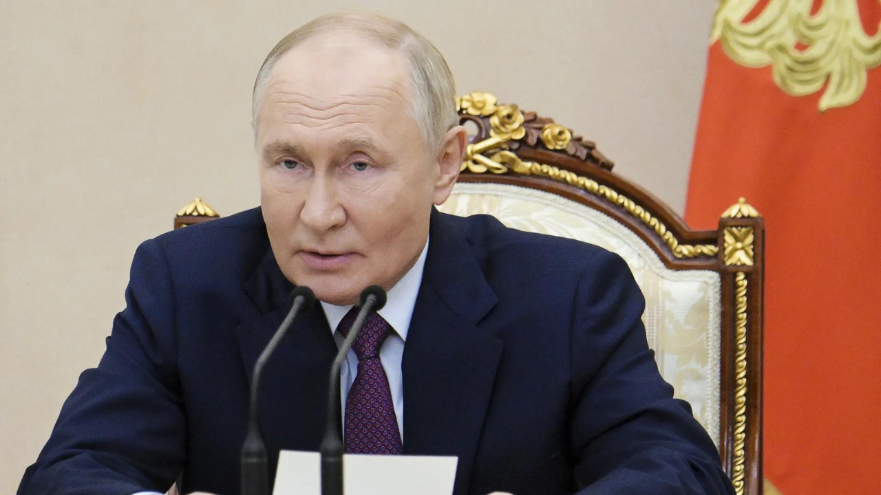 Putin issues nuclear warnings to the West over strikes from Ukraine