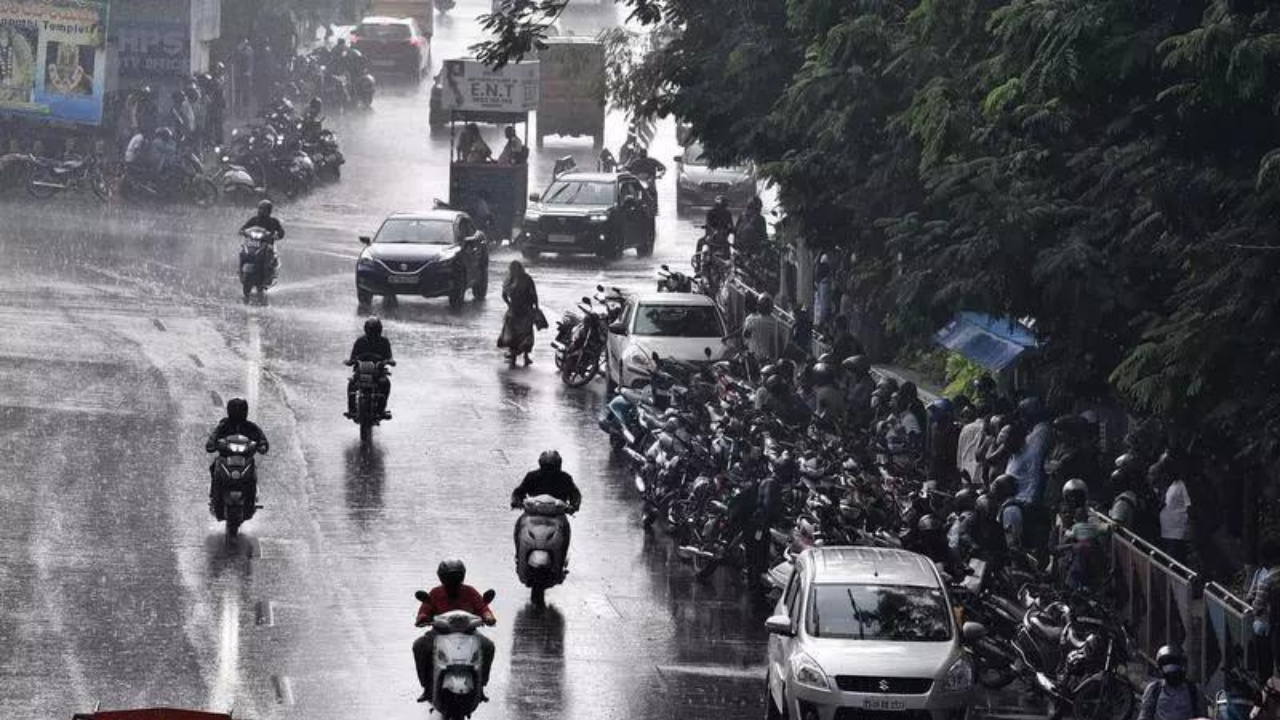 Heavy rains & gusty winds lash several parts of Hyderabad