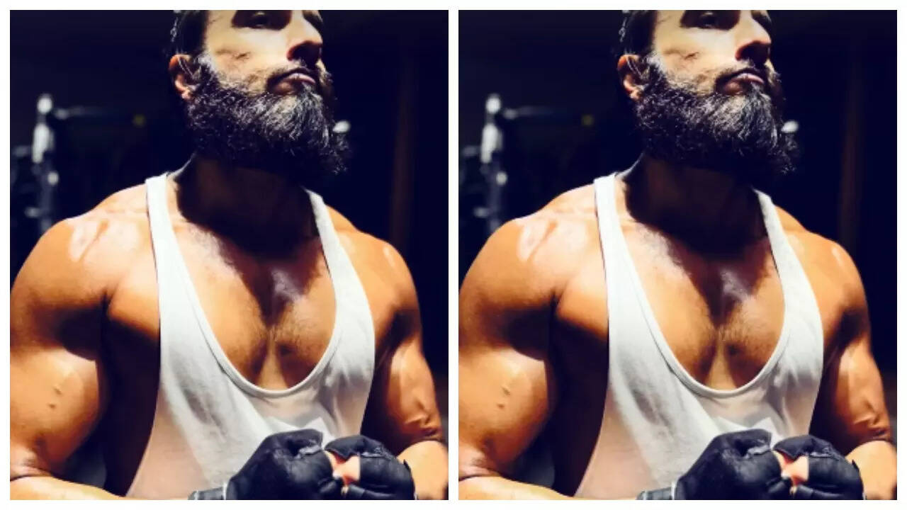 Ranveer drops FIRST pic since becoming a dad