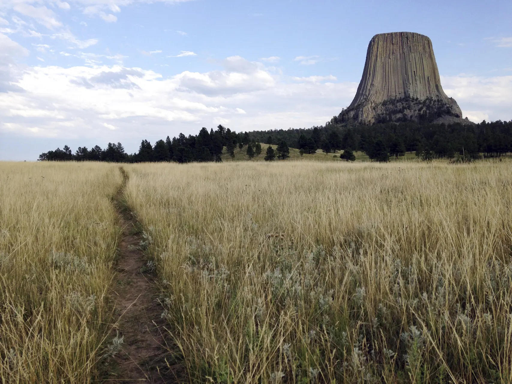 21-year-old rock climber dies in tragic fall from Devils Tower in US