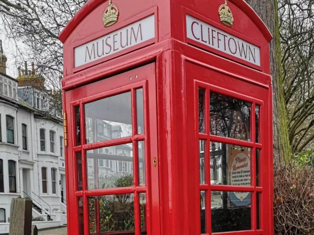 This telephone booth in UK is one of world's smallest museums