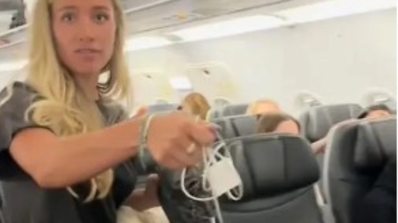 'Chill the f**k out': Woman 'steals' man's Apple charger on JetBlue flight, says she was going to give it back