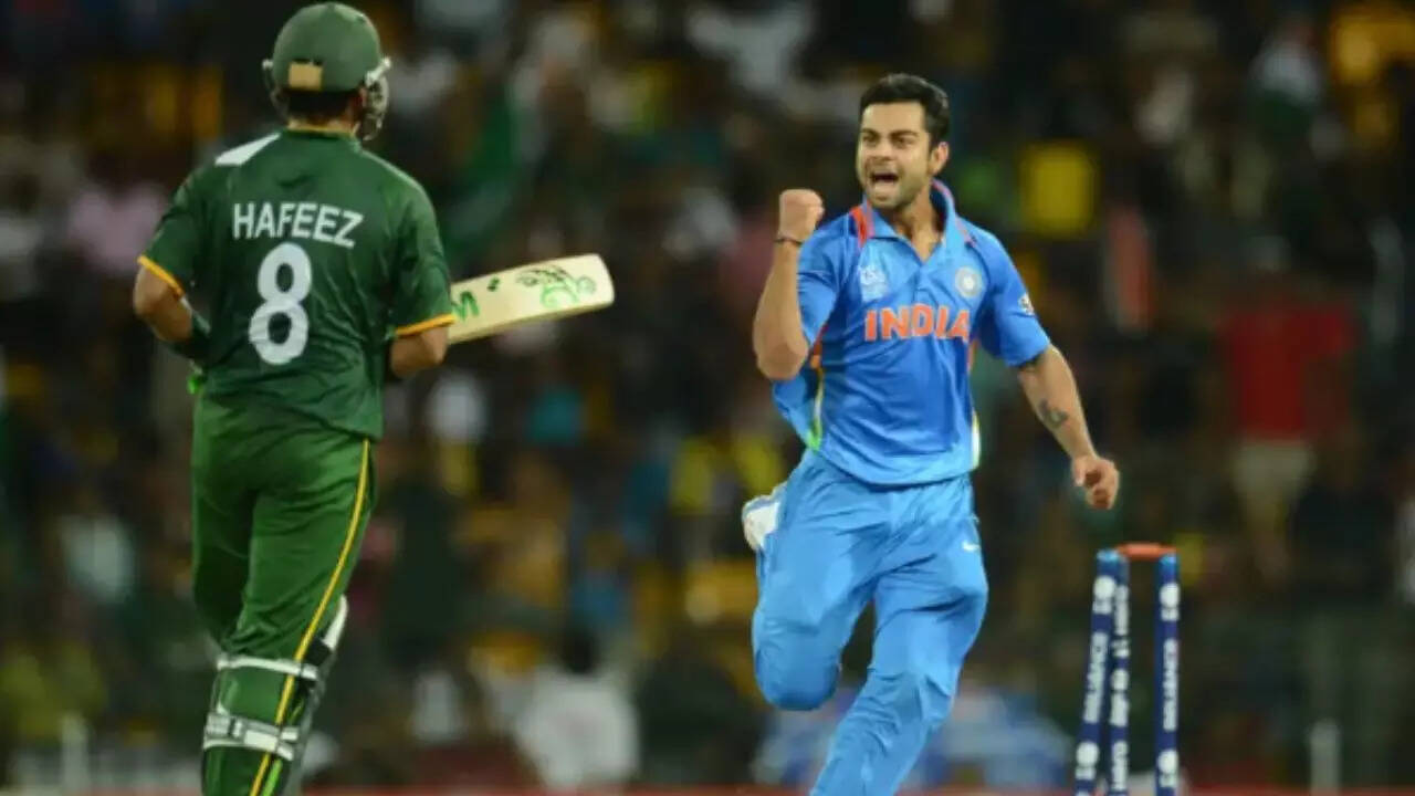When Kohli bowled against Pakistan in a T20 World Cup match - Watch