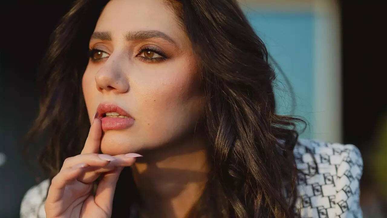 Mahira shares a life lesson she learned from SRK