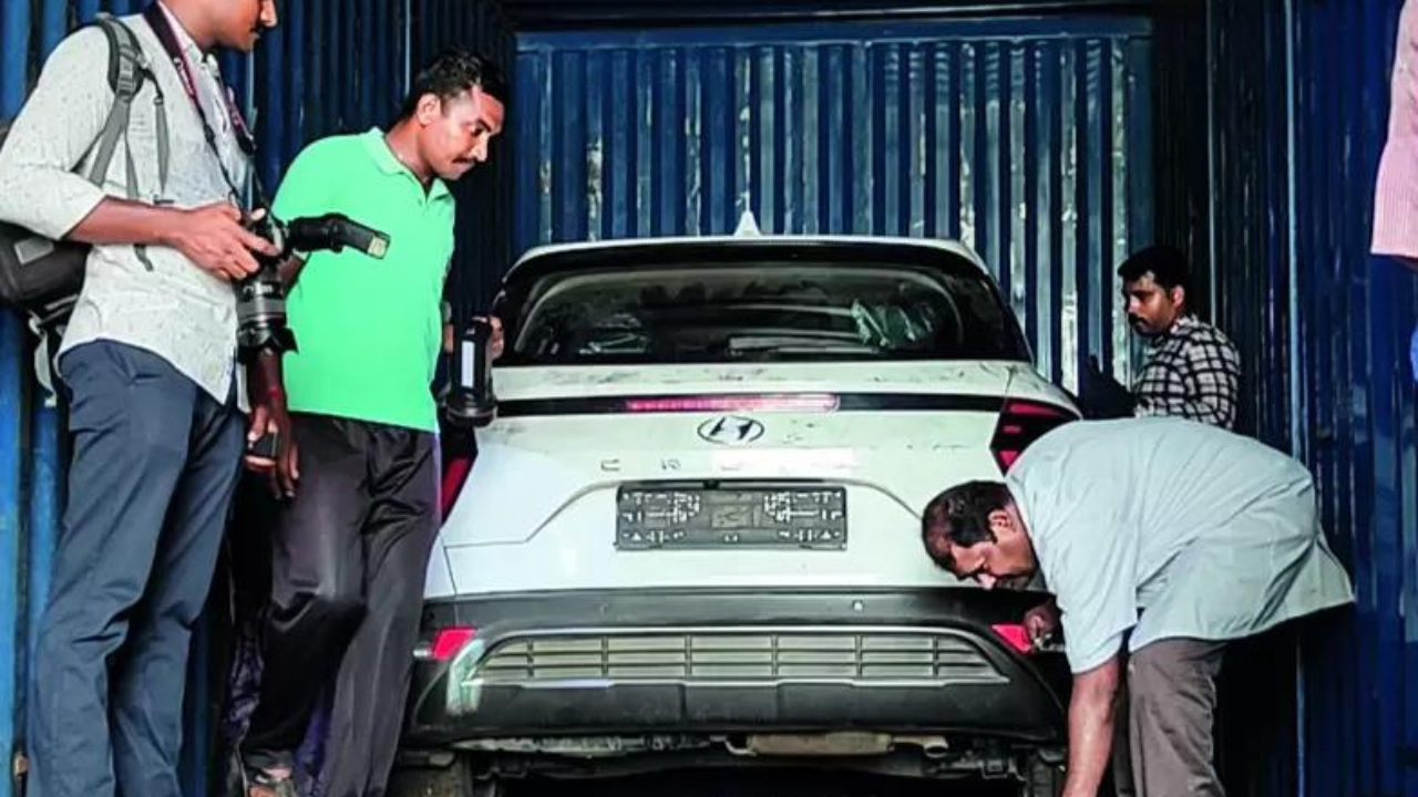 Car-in-truck, high-speed chase & gunshots in ATM gang endgame