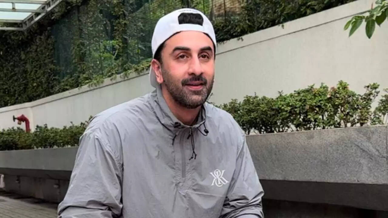 Ranbir flaunts new moustache and beard on birthday