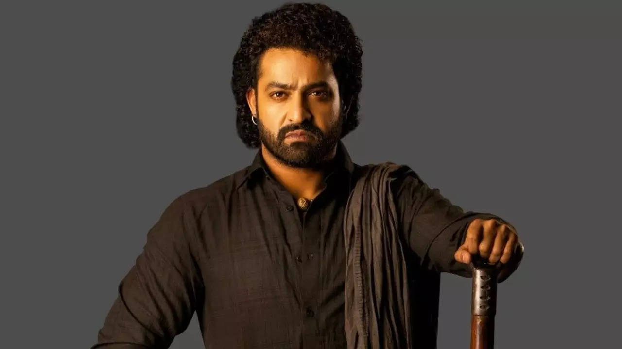 'Devara' box office collection day 2: Jr.NTR starrer zooms past Rs 200 crore