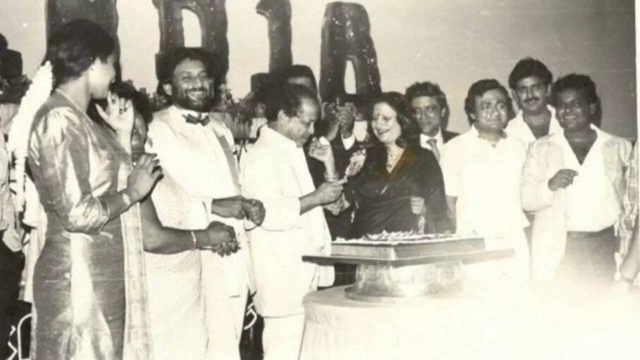 When Satish Kaushik shared a nostalgic PIC from Mr. India