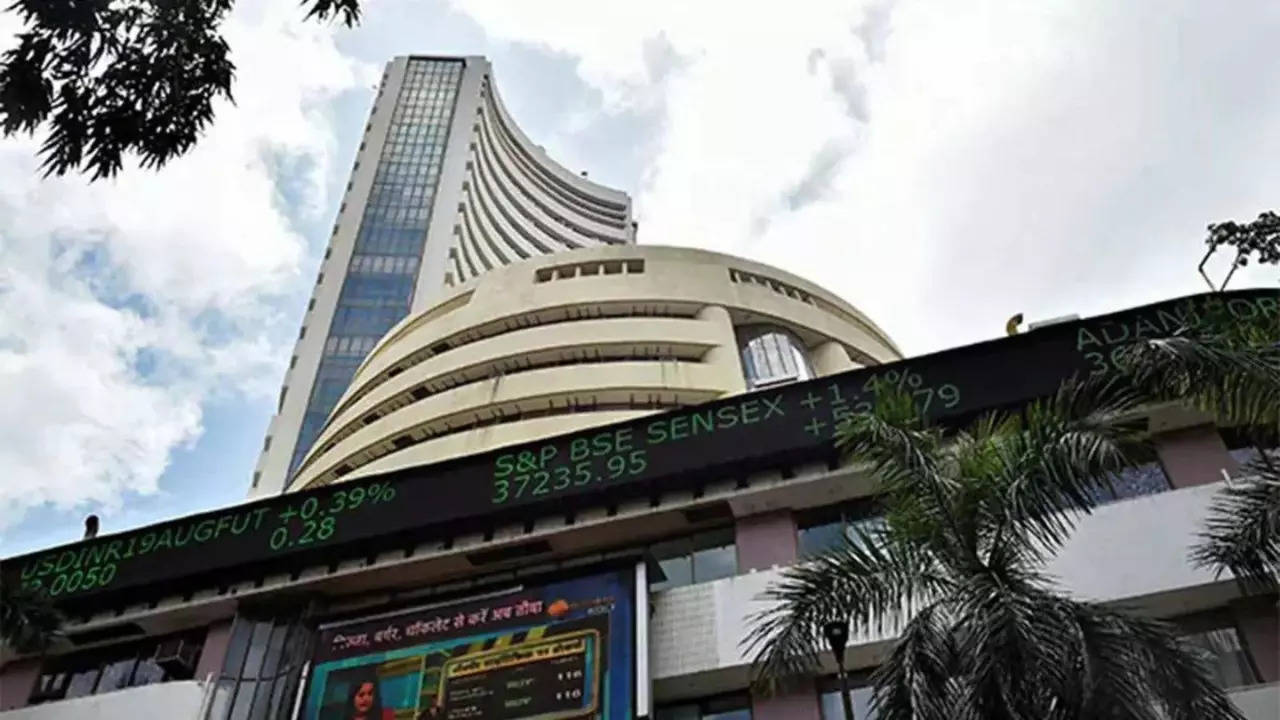 The Headlines – Market capitalization of 8 of top-10 most valued companies soars Rs 1.21 lakh crore