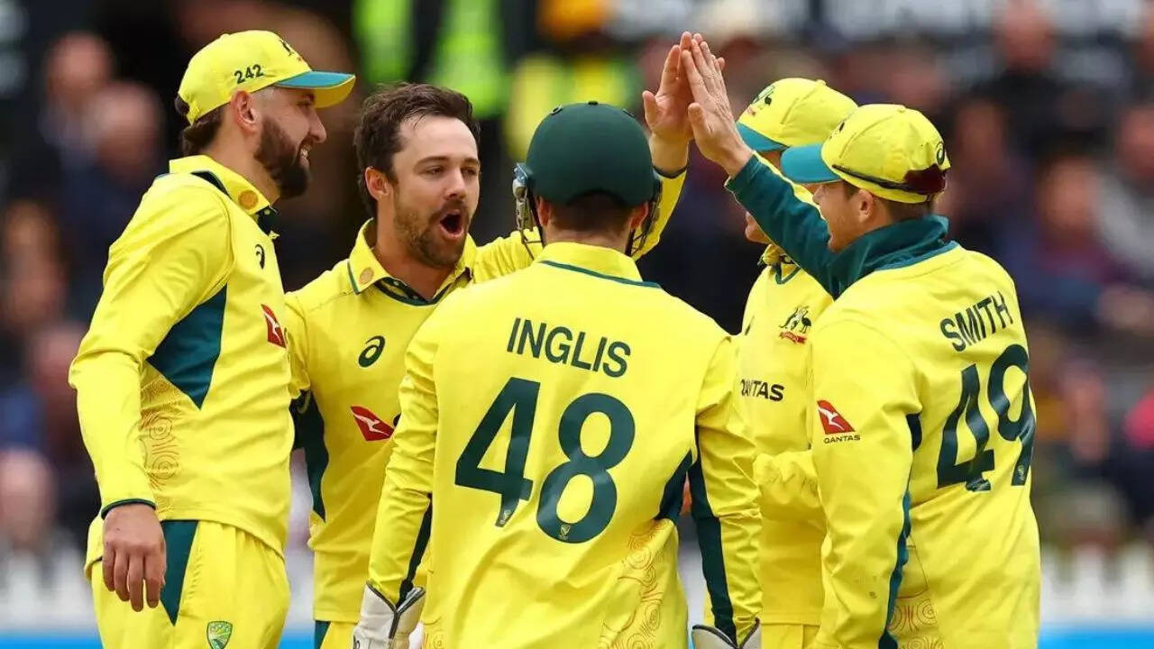 'Spinner' Head stars as Australia down England to pocket ODI series