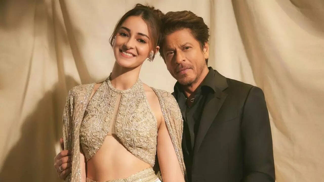 Ananya's PIC with Shah Rukh wins the internet