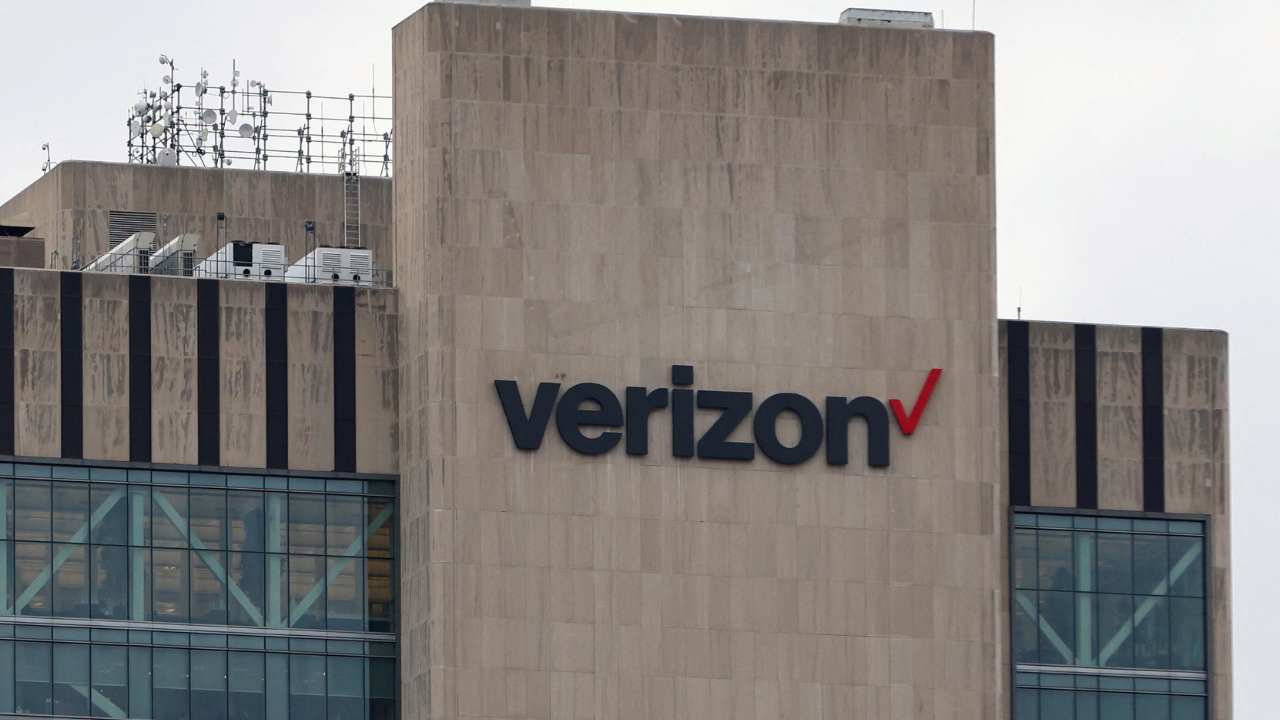 Verizon service outage strands thousands of users in 'SOS' mode across US