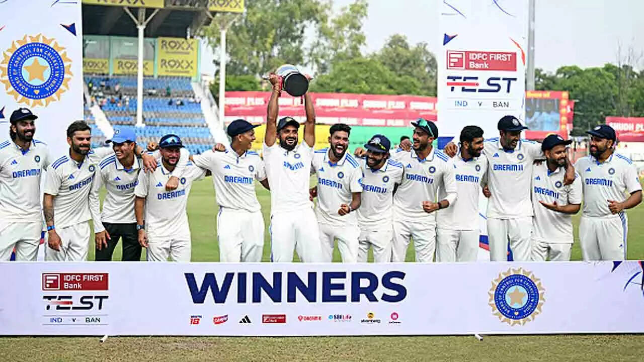 2nd Test Live: Ravi Ashwin removes Mominul Haque early on final day