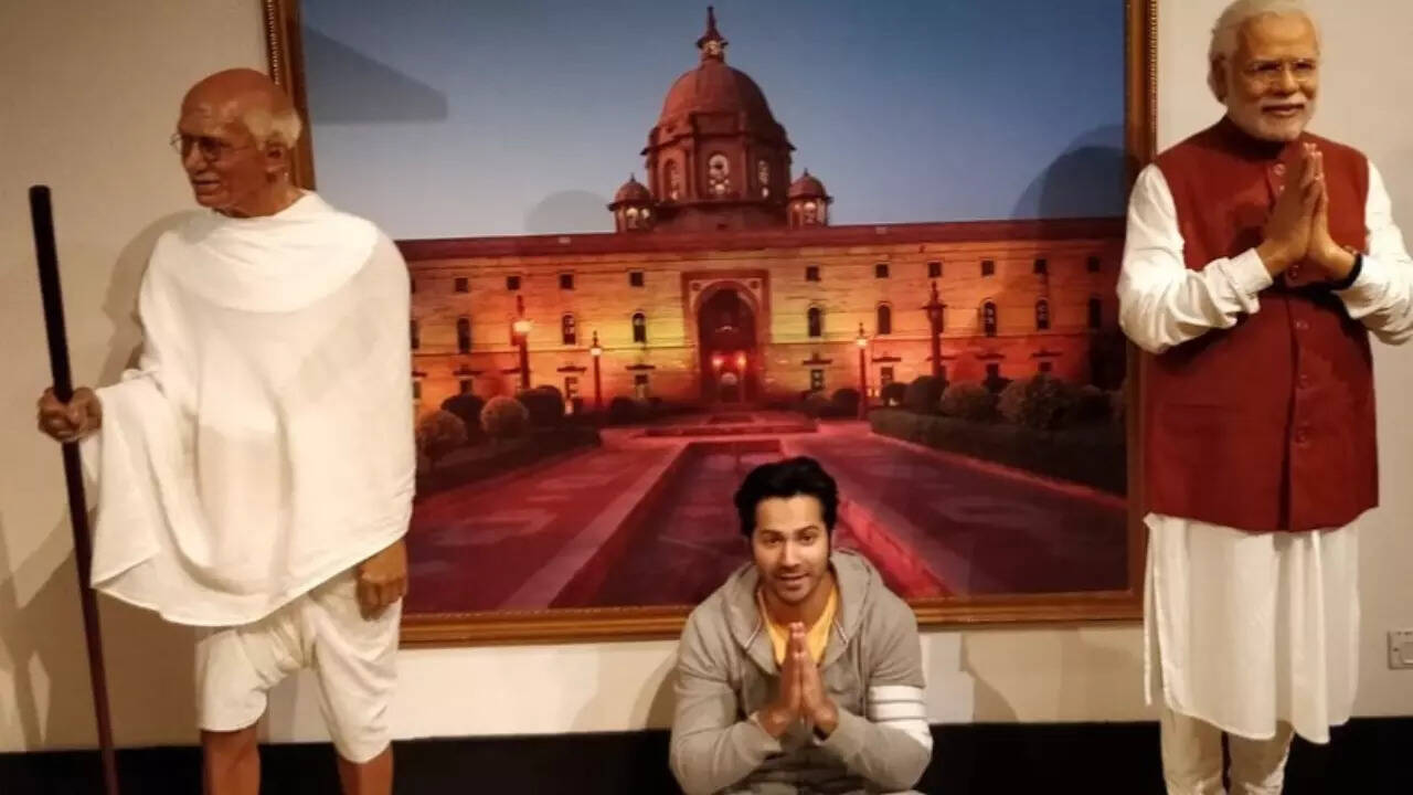 Varun Dhawan pays respect to Mahatma Gandhi