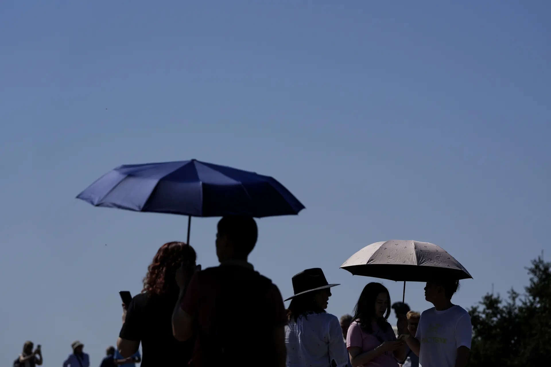 San Francisco Bay Area experiences 'second summer' as temperatures hit record highs