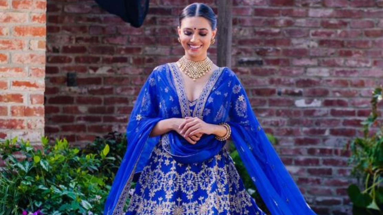 Navratri Day 7: How to style Royal Blue