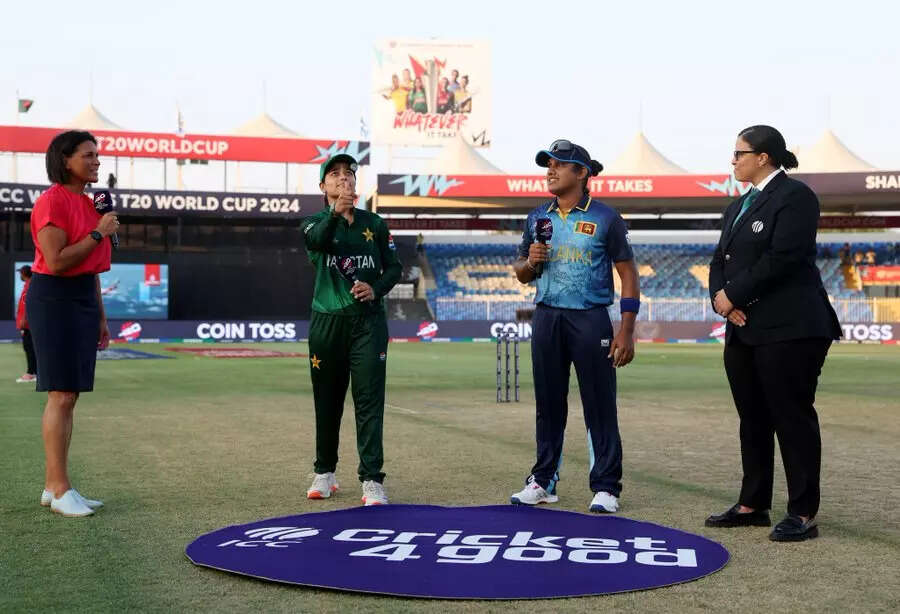 WT20 WC Live: Pak lose early wickets against Asian champions