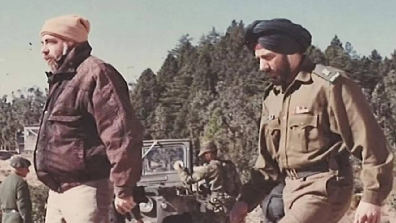​Sunny Deol and JP Dutta's pic from 'Border'