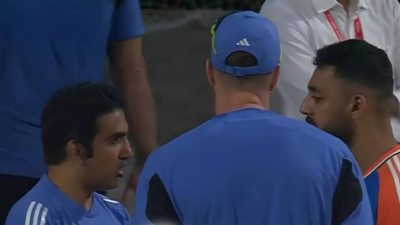 Gambhir's animated talk with Varun leaves Shastri curious