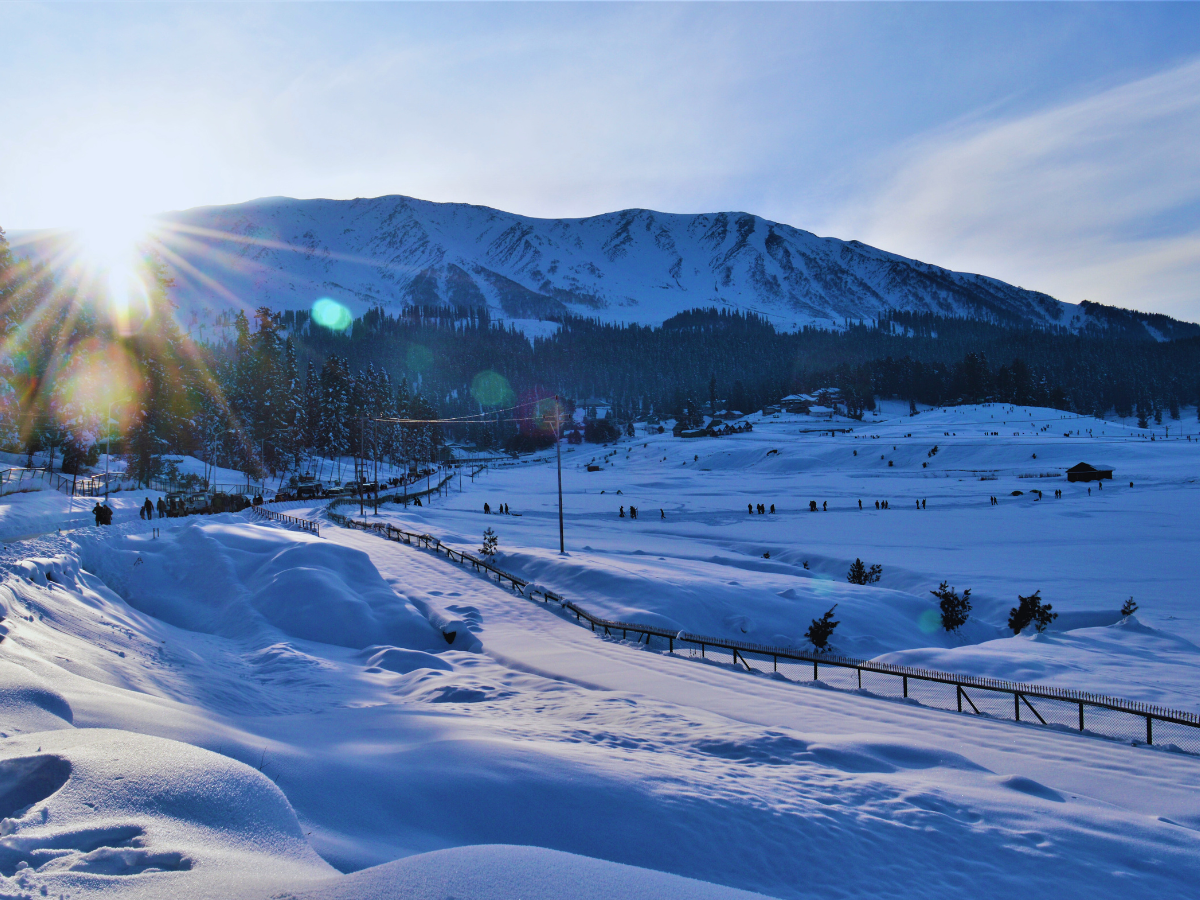 Kashmir: First snowfall of the season hits Gulmarg and Gurez, temperatures drop across the valley