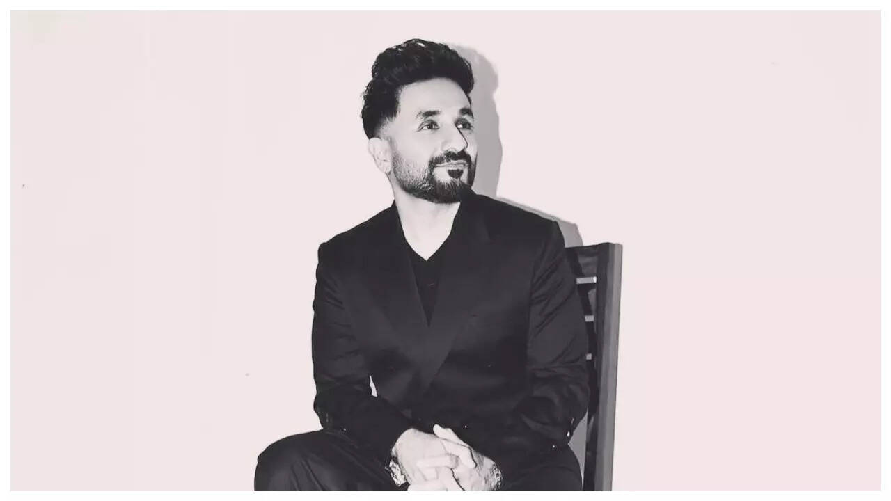 Vir Das on a netizen calling him and Diljit mediocre