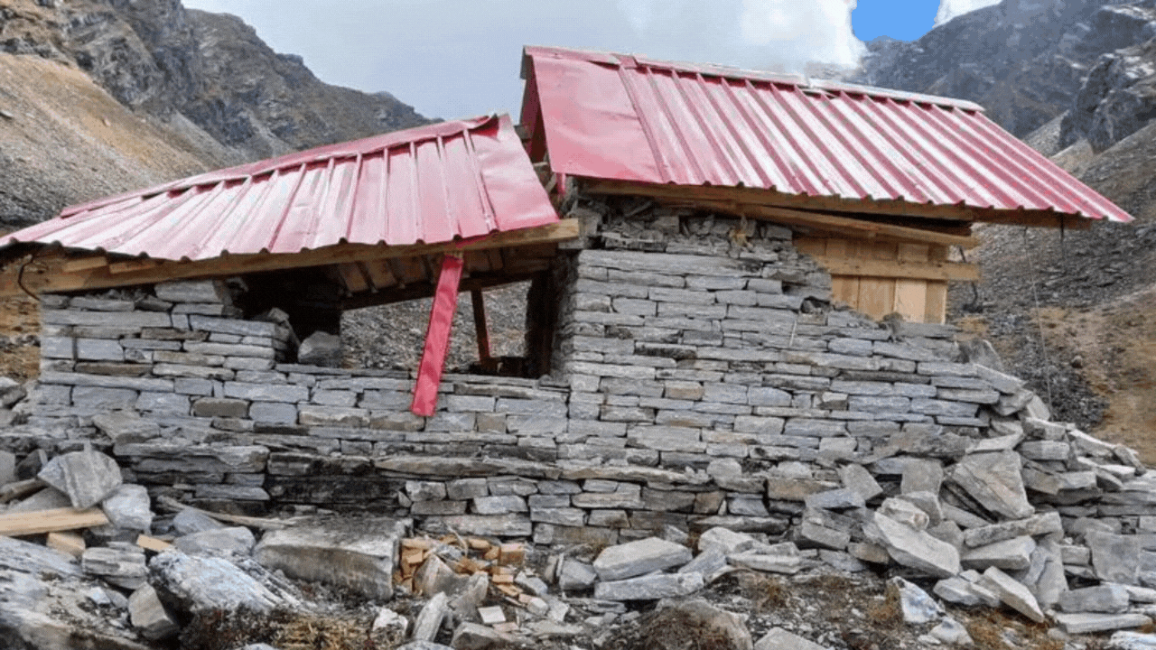 &lsquo;Glacier baba&rsquo;s&rsquo; illegal temple near sacred Uttarakhand kund demolished