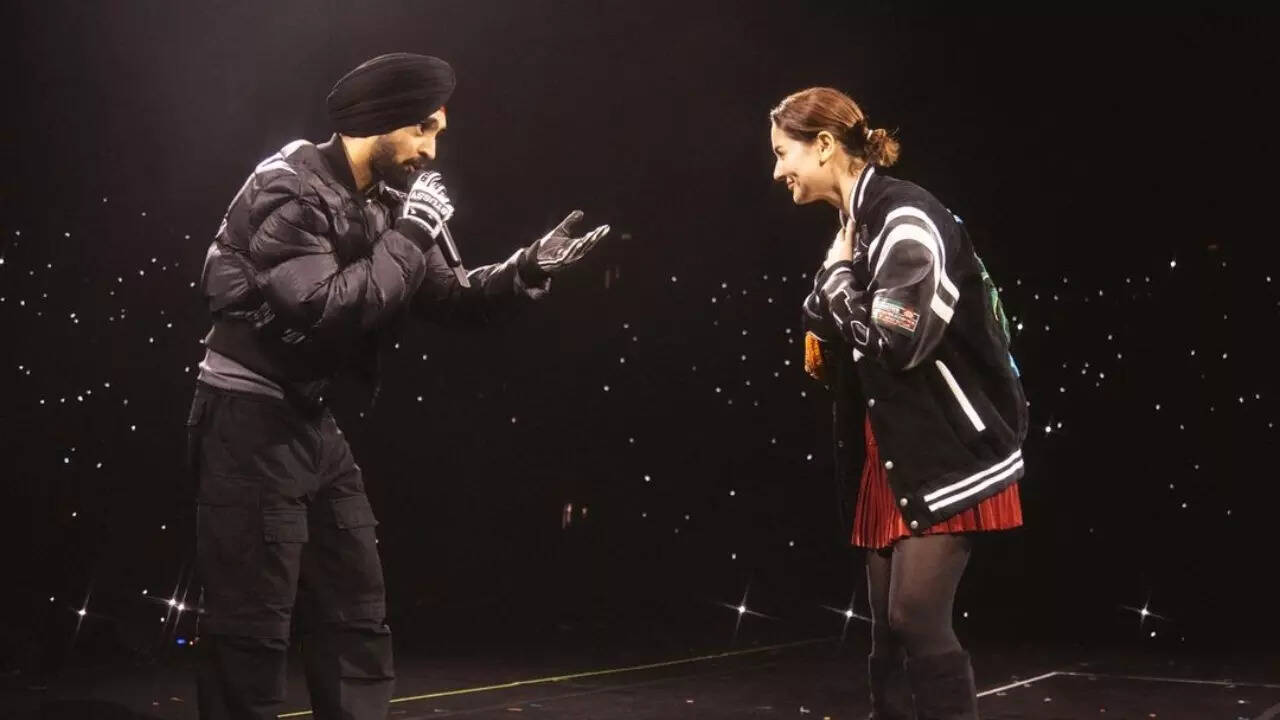 Hania drops UNSEEN PICS from Diljit's concert