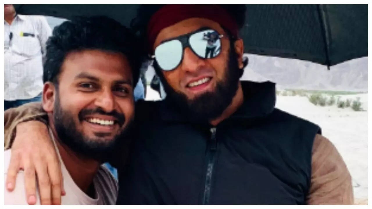 Ranbir's UNSEEN BTS pic from 'Shamshera'