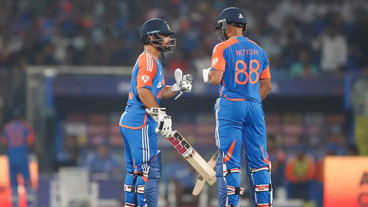 2nd T20I Live: India inch closer to series sealing win