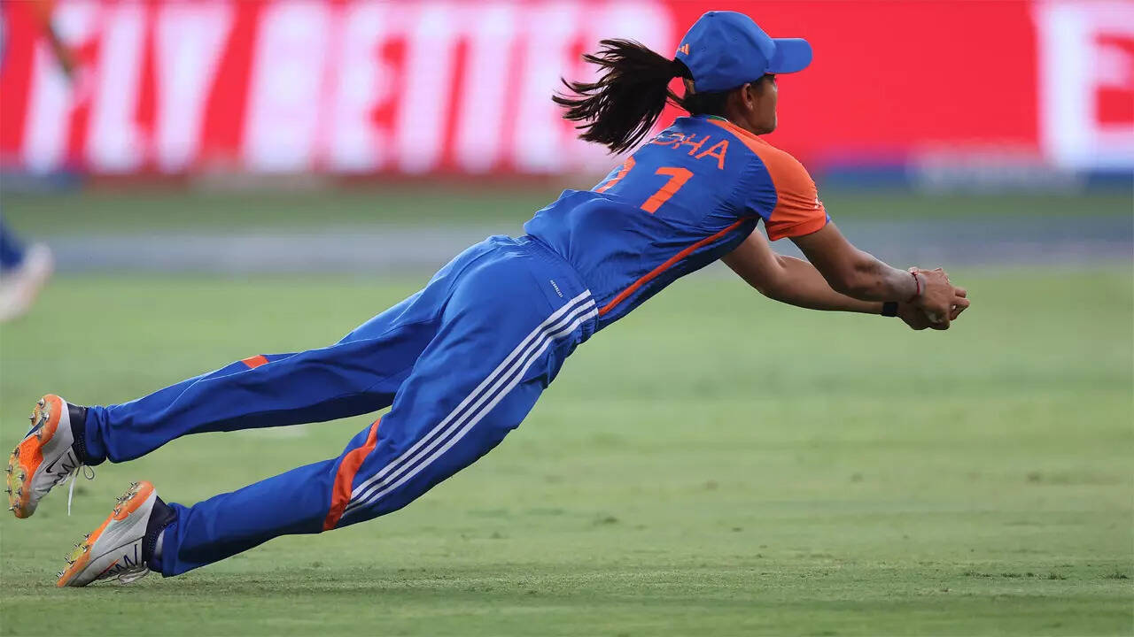 Watch: Radha takes a stunner to send back Vishmi for a duck