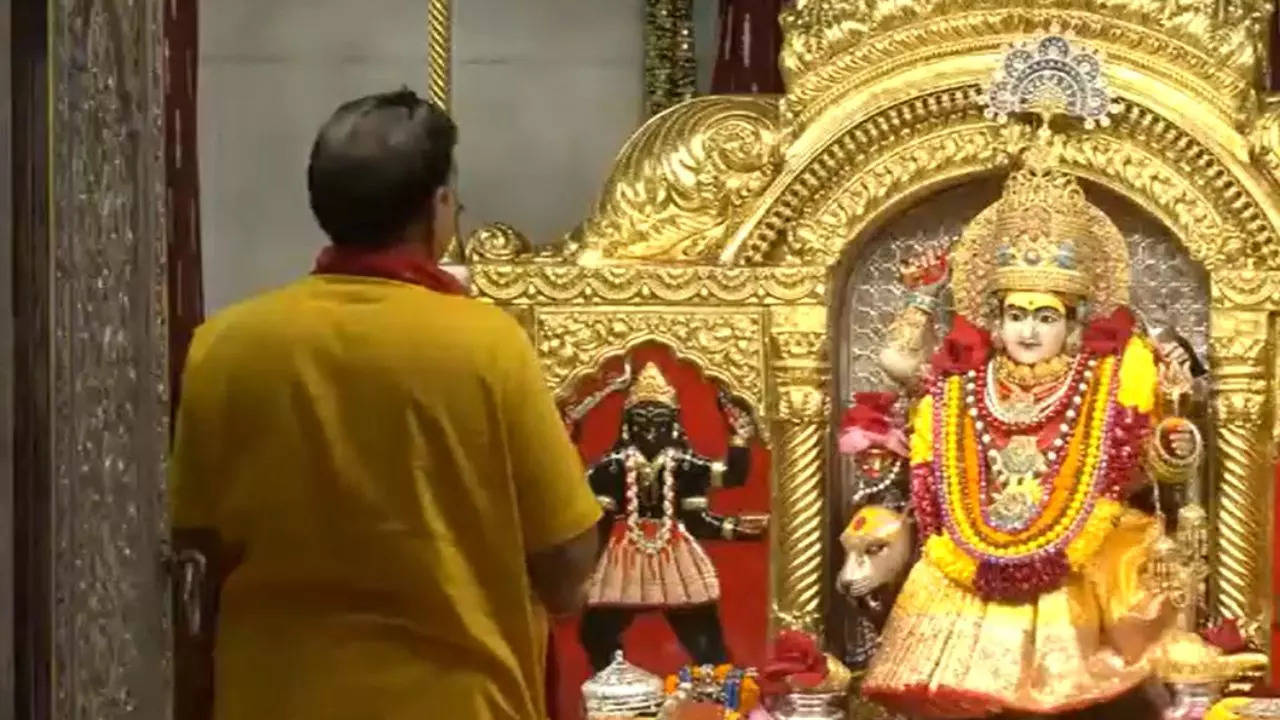 Aarti performed at Delhi's Jhandewalan Devi Temple on 8th day of Shardiya Navratri