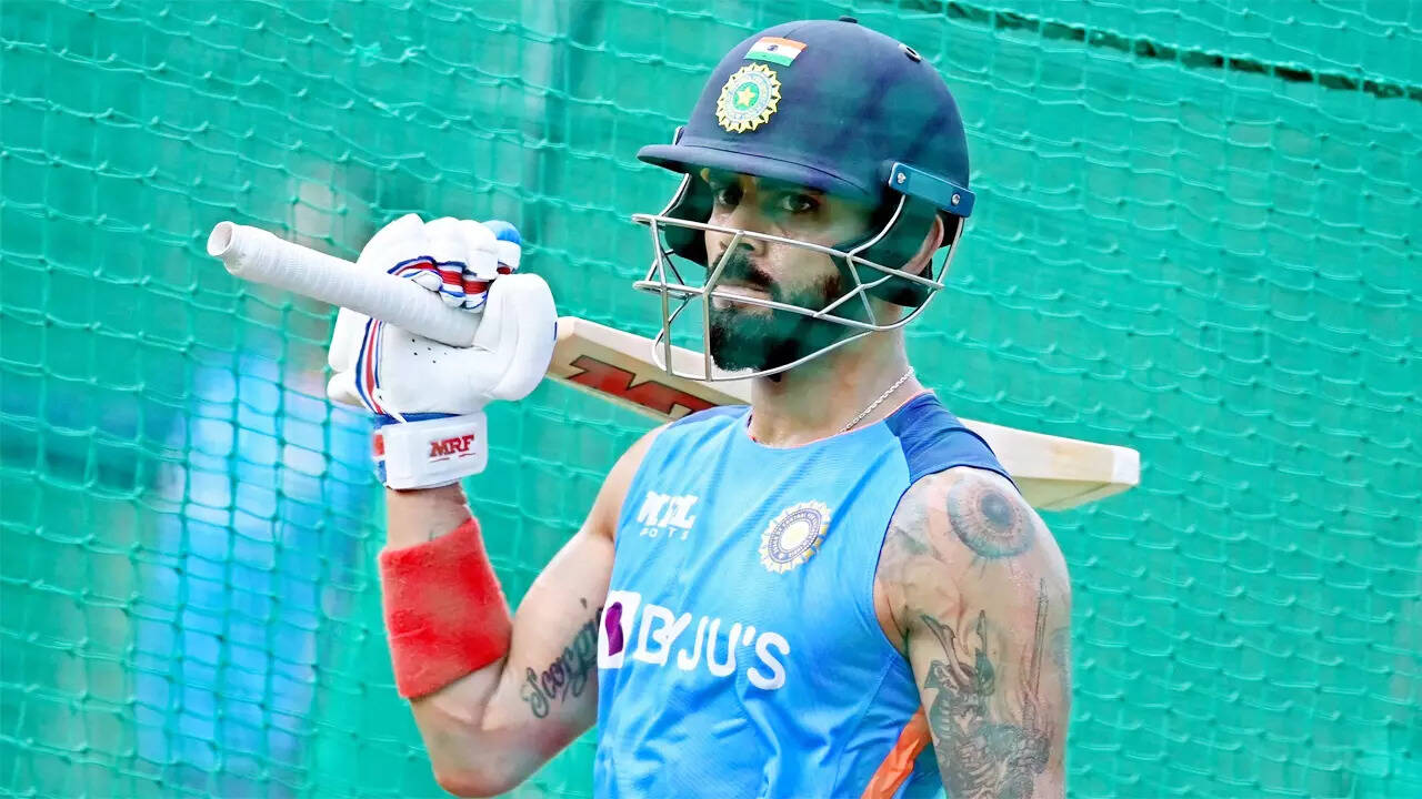 Virat Kohli's reaction to 'BGT mein aag lagani hai' leaves fans in splits
