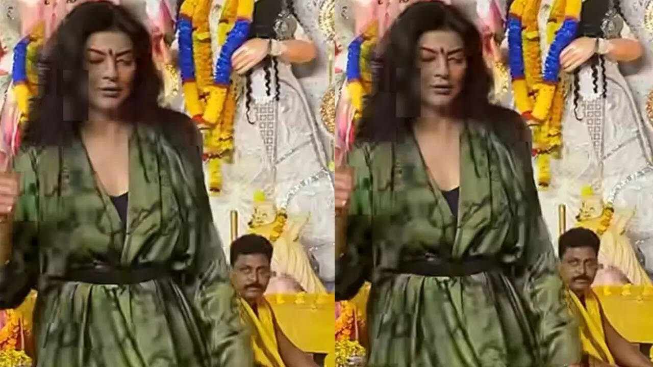 Sushmita celebrates Durga Puja with Rohman Shawl