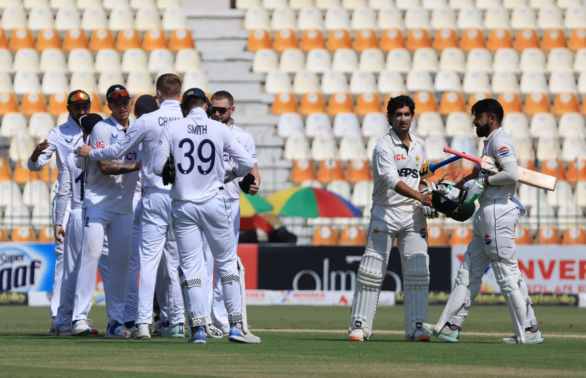 1st Test: England inflict innings defeat on Pakistan