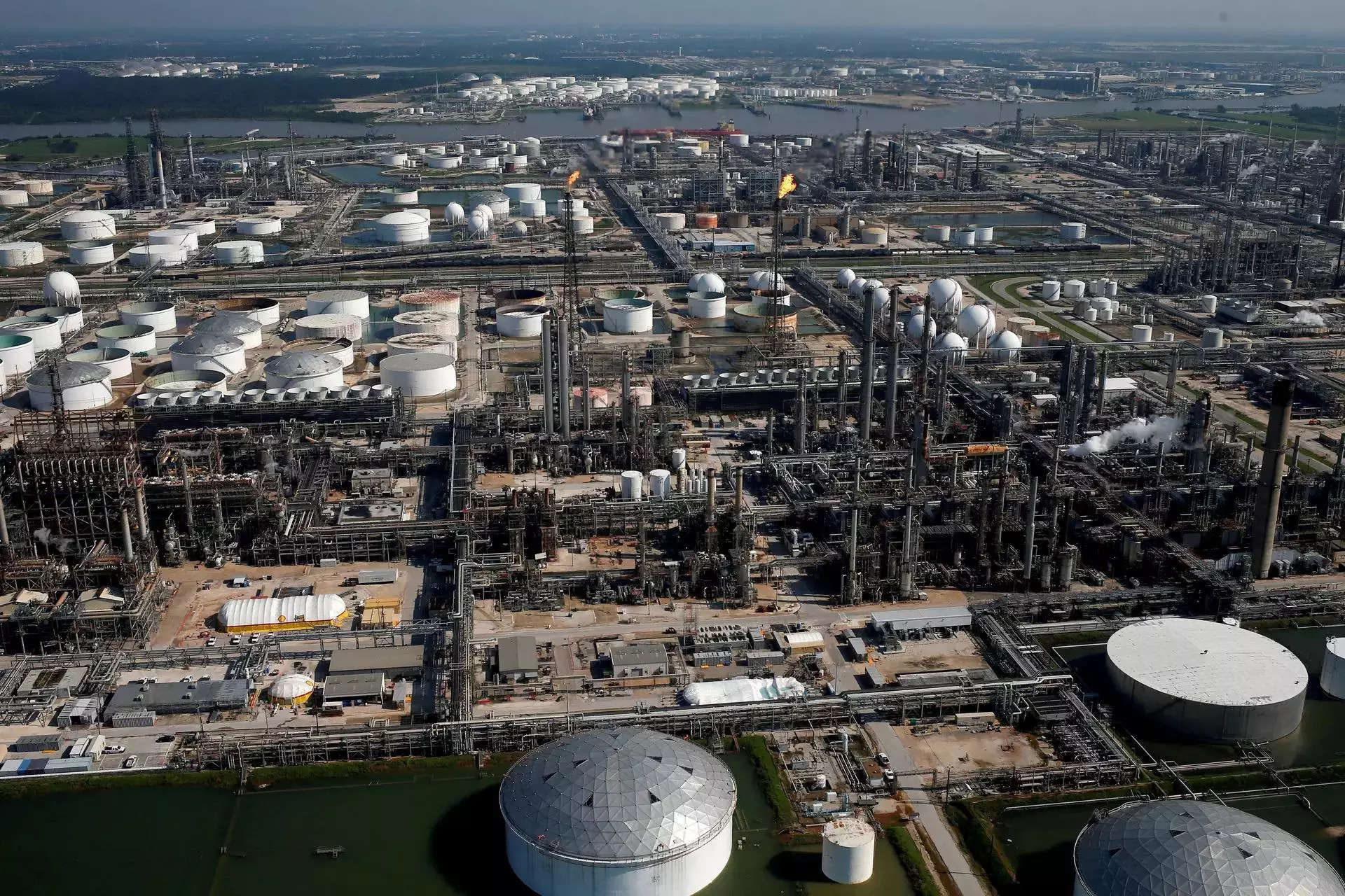 Two dead and several injured in deadly gas leak at Pemex refinery in Texas