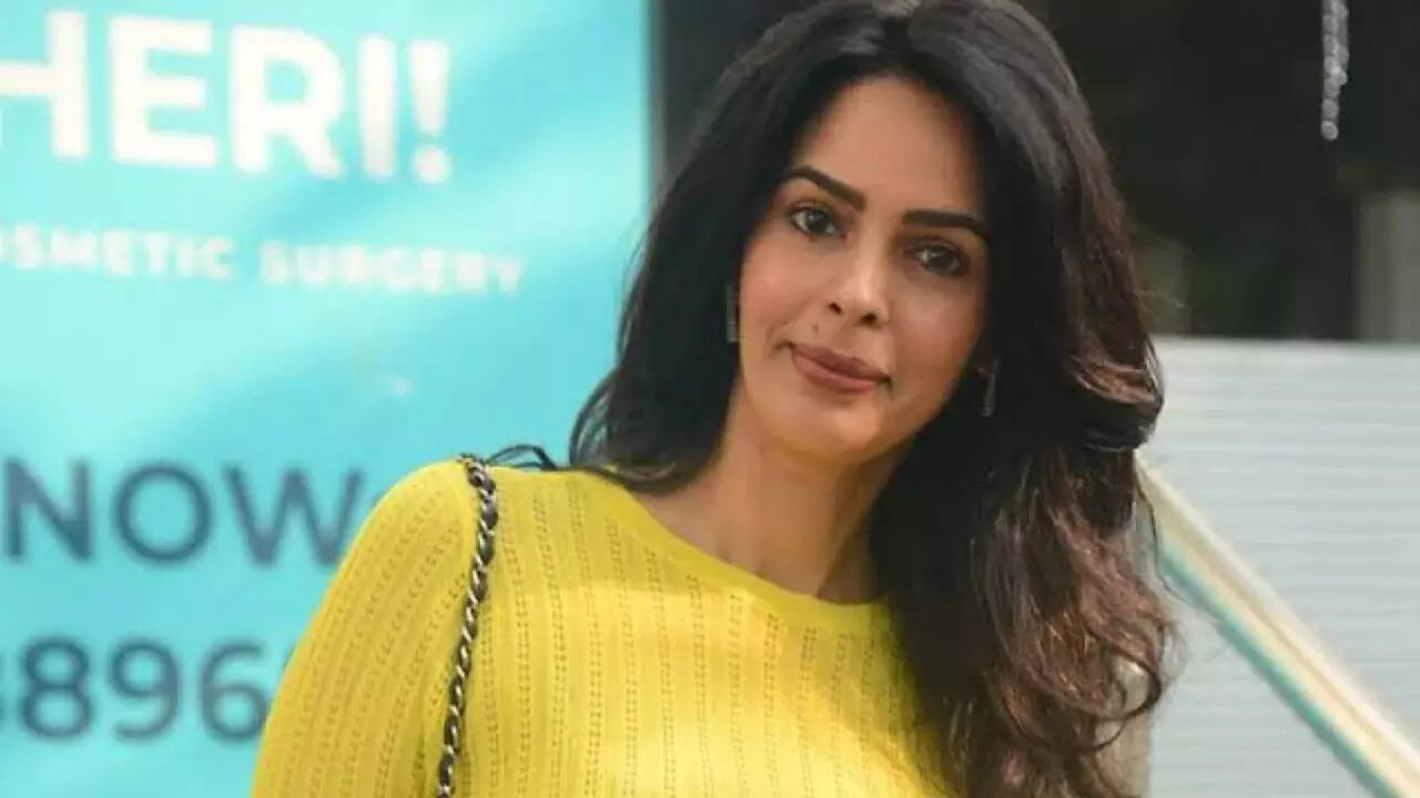 Mallika cried as female actors shamed her post Murder