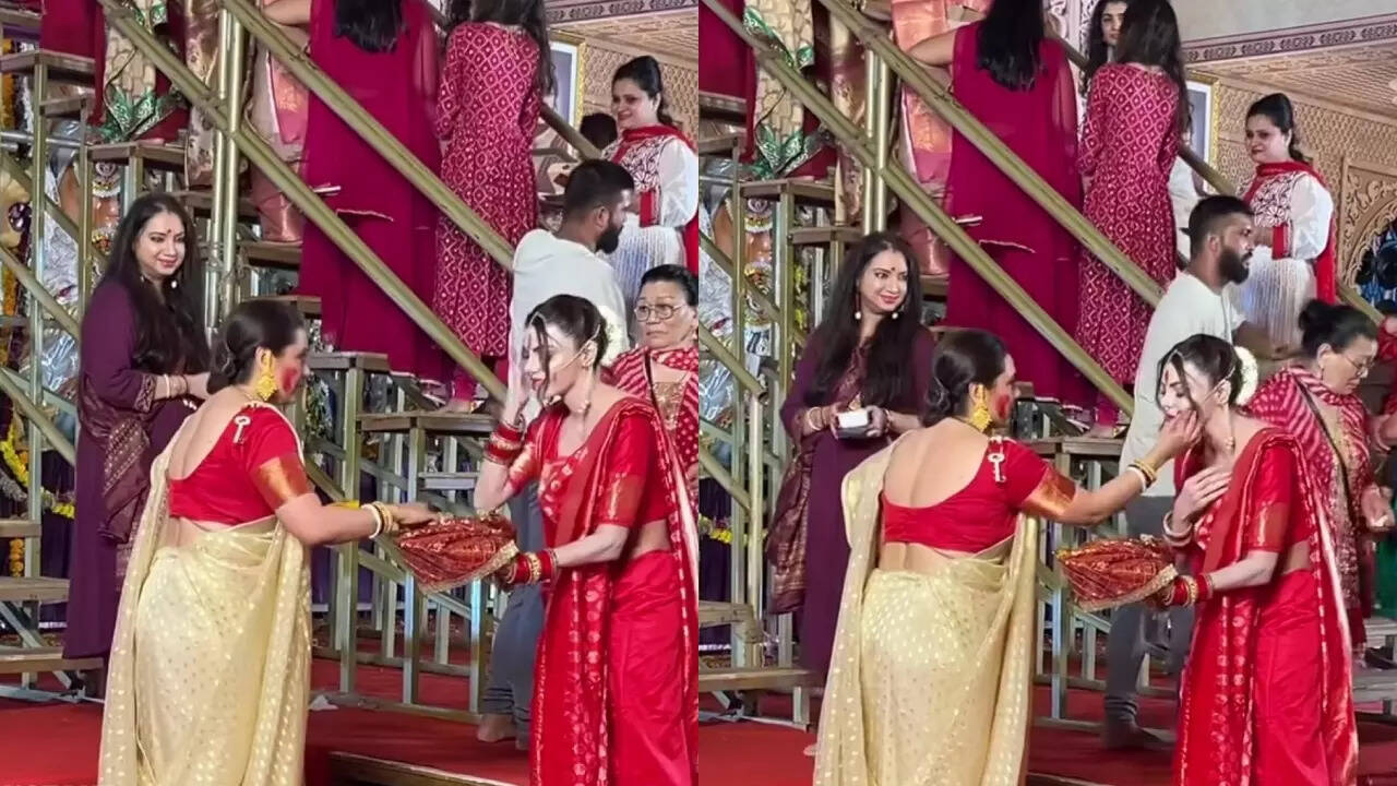 Sherlyn tries to touch Rani's feet at Sindoor khela