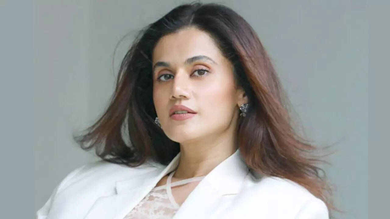 Taapsee calls out airlines over 24-hour delay