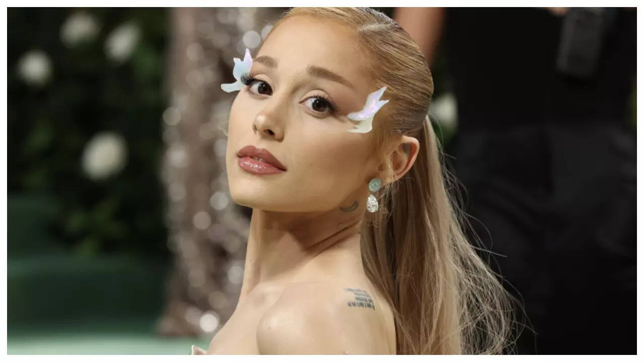 Ariana impresses audiences with Celine Dion impression