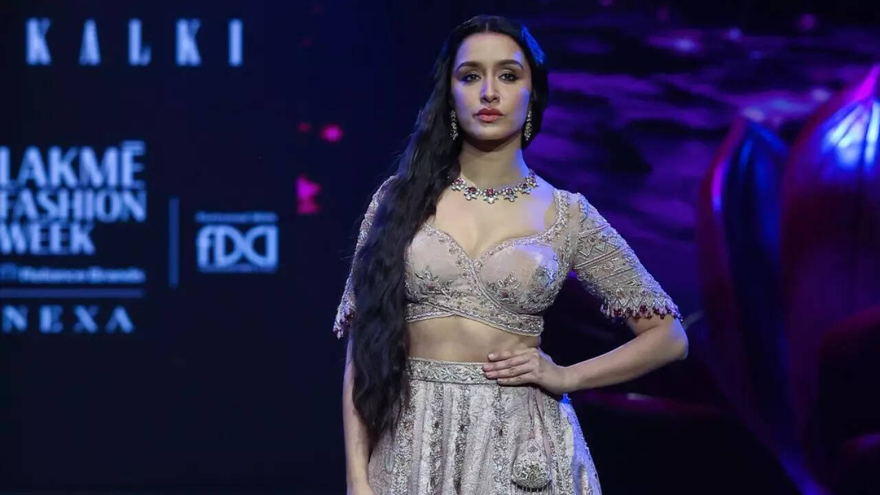 Shraddha came and conquered the stage at LFW