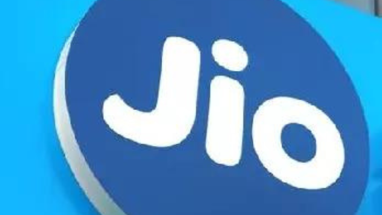 Jio writes to telecom minister Scindia, seeks auction for satcom spectrum