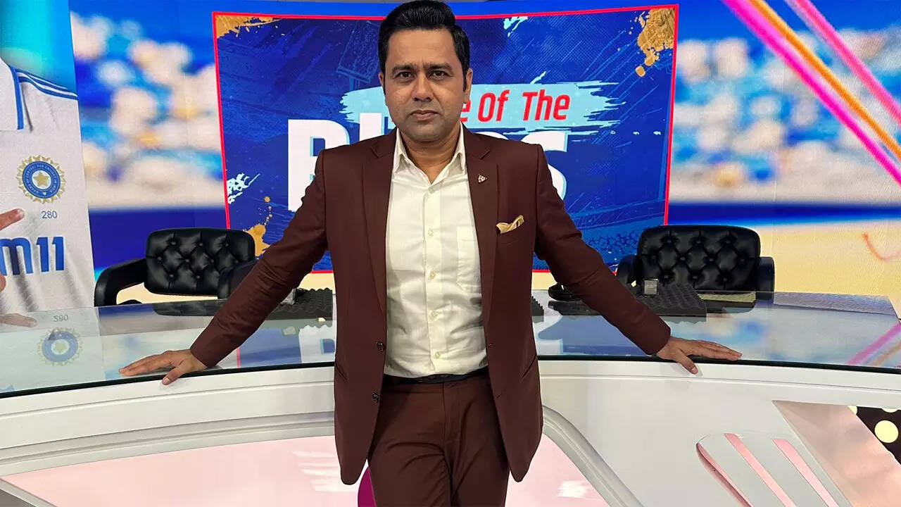 Aakash Chopra shuts down troll with savage reply