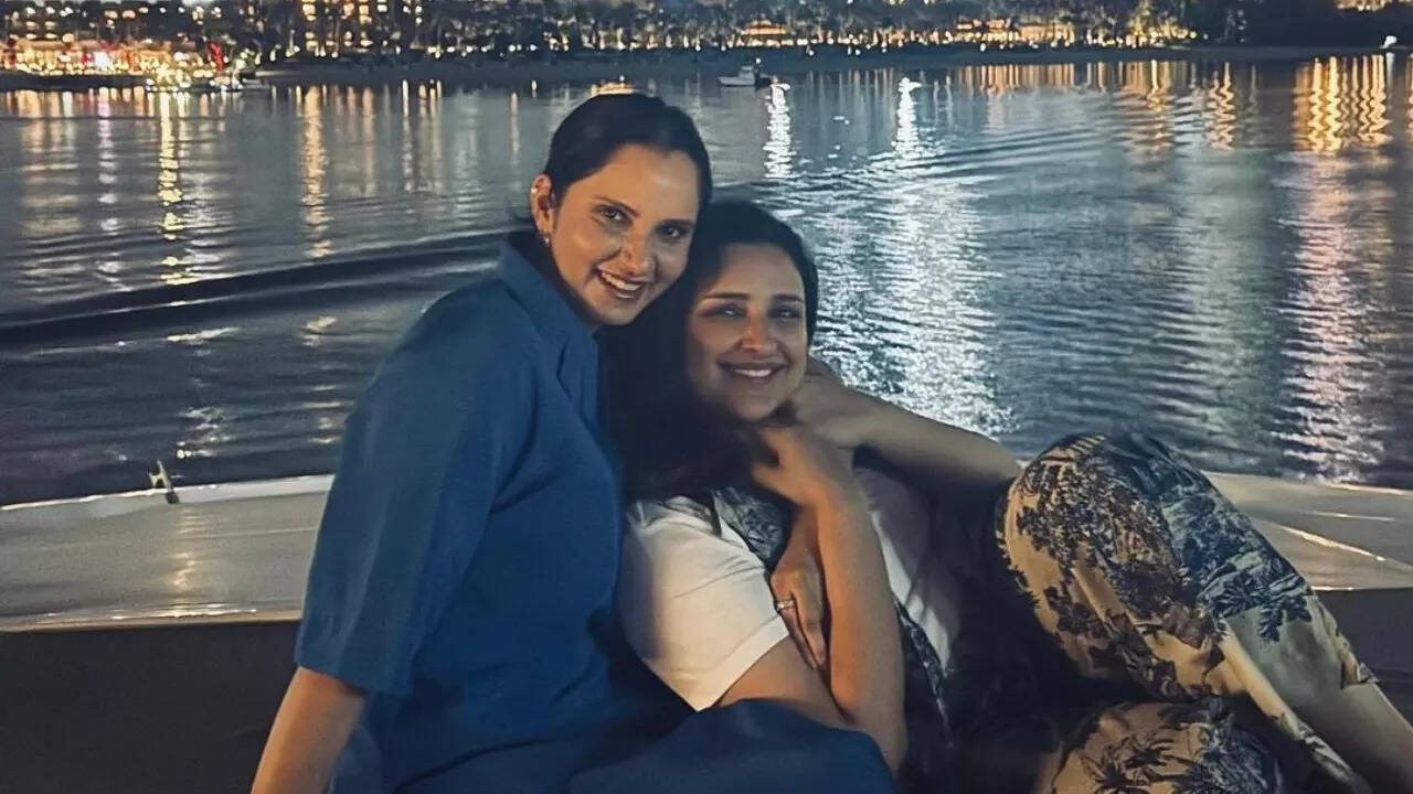 Sania-Parineeti's NEW PIC serves BFF goals