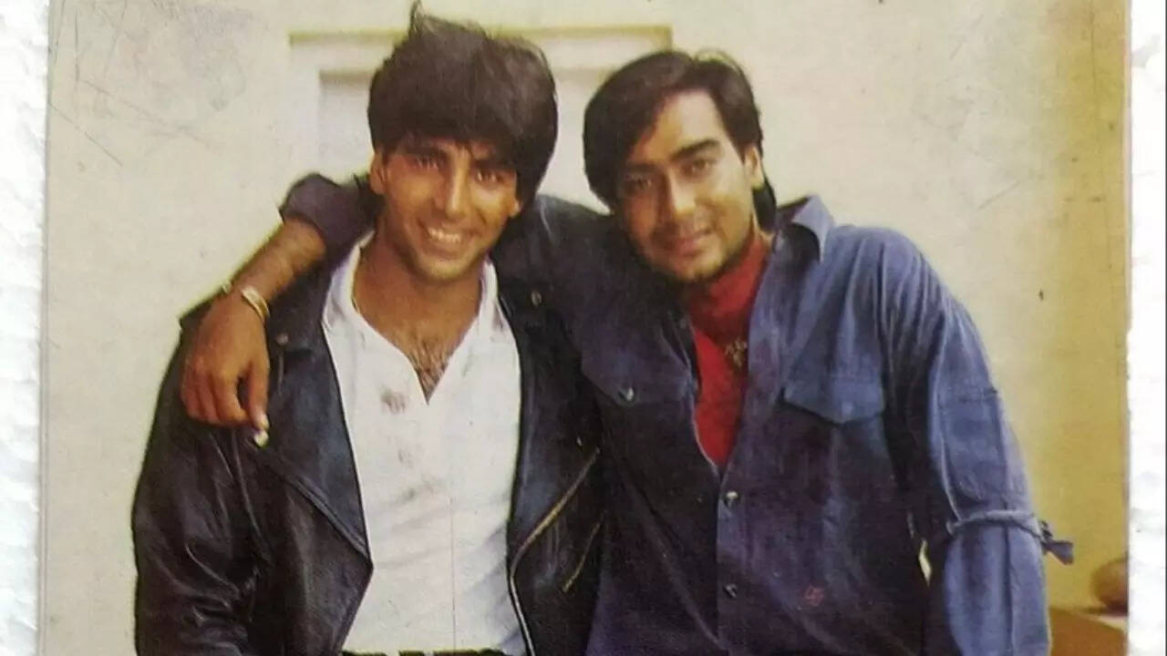 Ajay Devgn showers love on Akshay Kumar