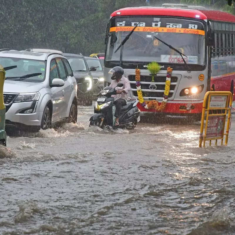 Deep-water commotion reduces traffic to a crawl in Bengaluru