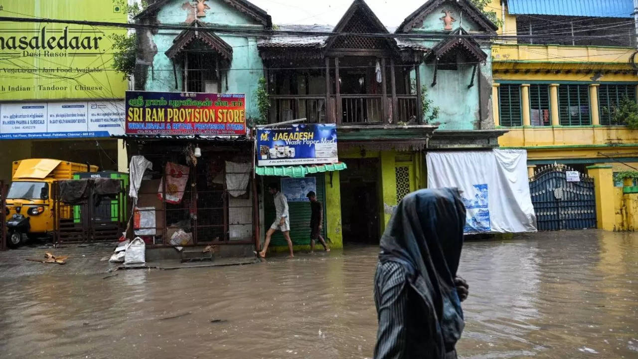 Tamil Nadu flood: Heavy rains continue to batter Chennai, waterlogging affects transport services