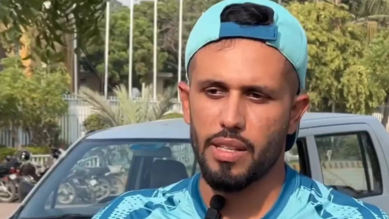 'Usko akal nahi hai': Haris rebuked for 'ban on India talks' comment