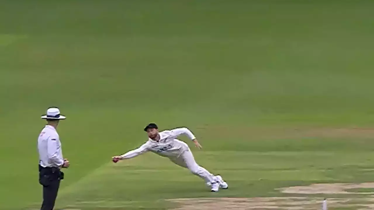 Conway's one-handed stunner shows Sarfaraz the door - Watch