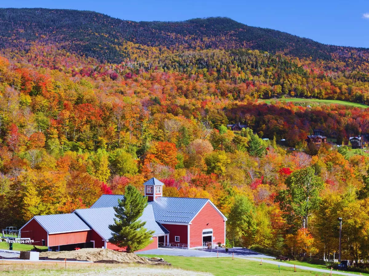 Exploring autumn in New England: A seasonal spectacle