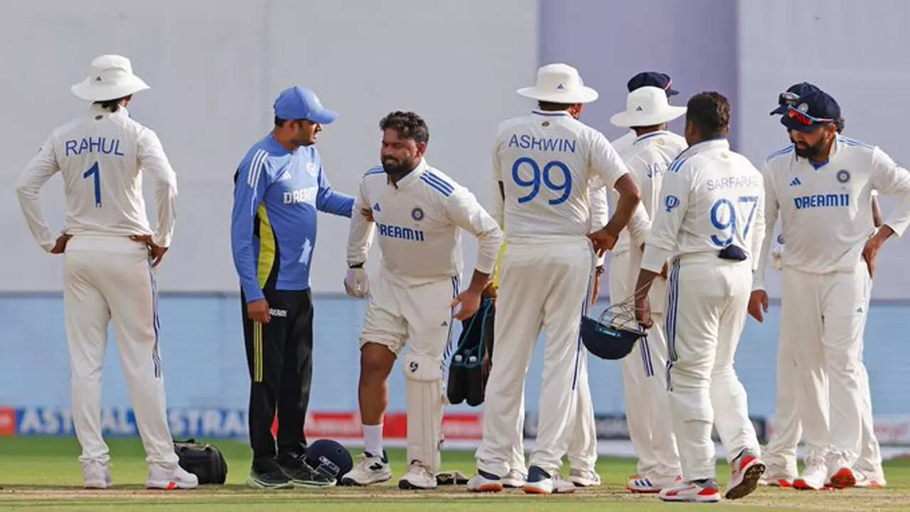 Knee injury prevents Pant from taking the field in IND vs NZ Test